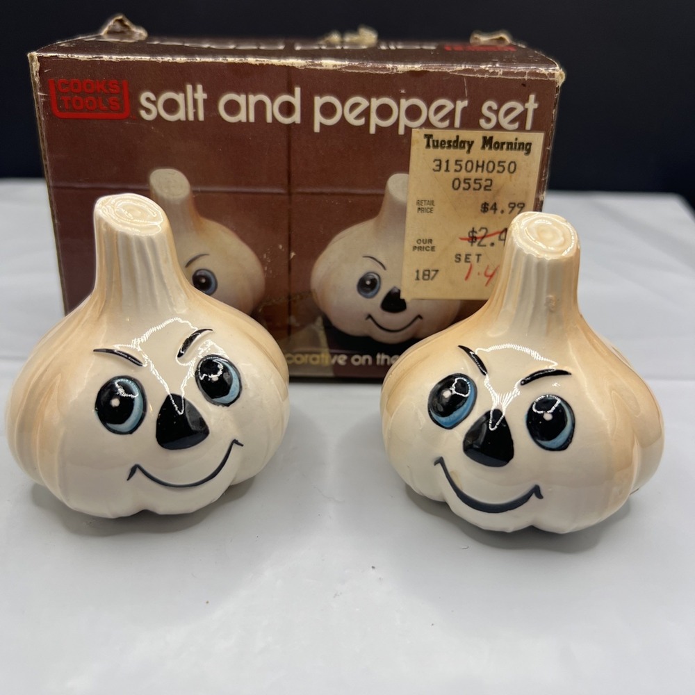 Vintage 1983 Cooks Tools Garlic Salt and Pepper Shakers Set Box Tuesday Morning